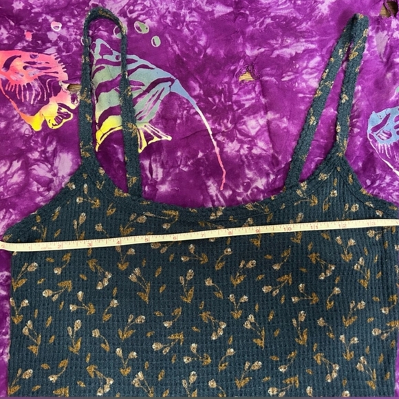 EUC🔹️Med Free People One Of The Girls floral brami tank in navy - Picture 10 of 10